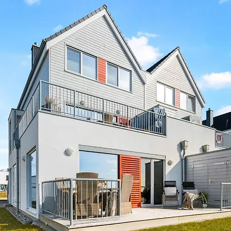 Spinnaker Apartment *
