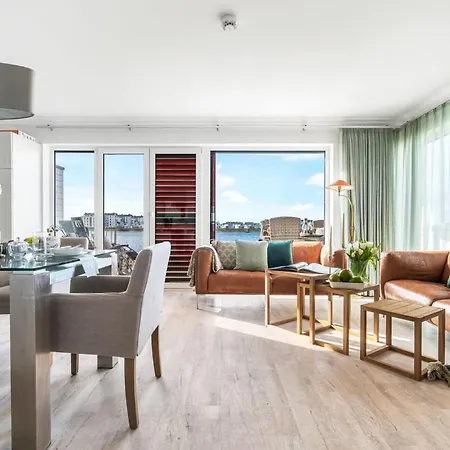 Spinnaker Apartment *